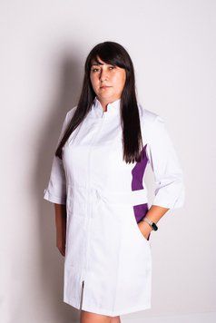 Халат медицинский женский Леся (коттон, белый-баклажан, р.40-64) Мария Мария-0652-64 фото